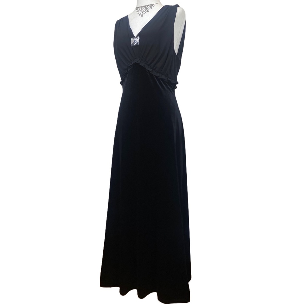 NWT Taylor Black Velvet and Chiffon Formal Maxi Dress